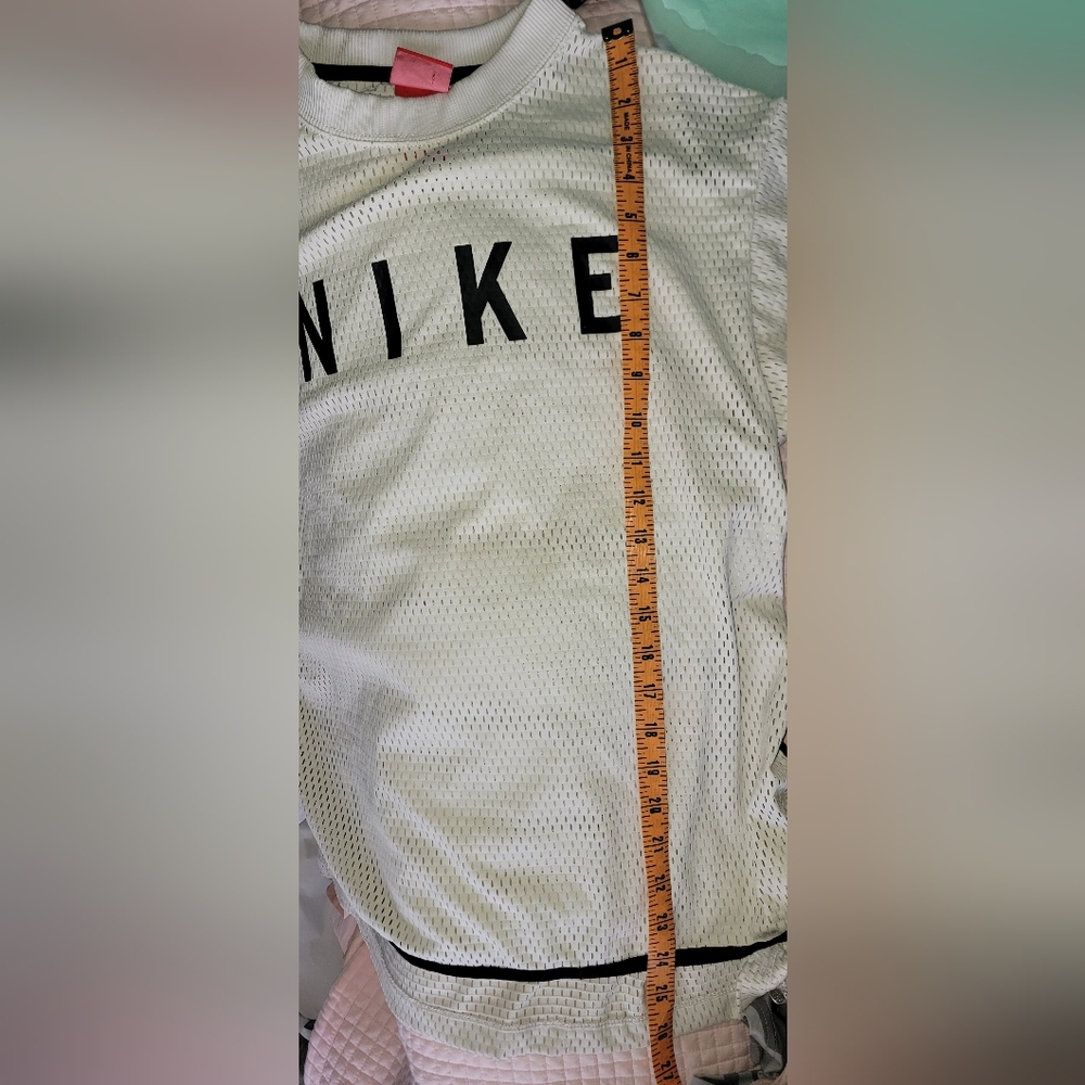 Nike White Boxy Short Sleeve T-Shirt SIZE MEDIUM - Picture 6 of 7